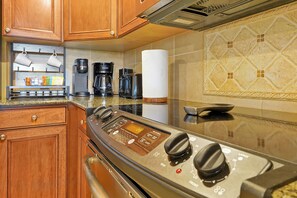 Private kitchen - 
Welcome to Orlando Magical Vacations! So close to Disney and other attractions! (Kissimmee)