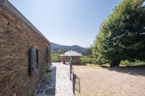 Terrace/patio - La Grange du Papé - SAINT-JULIEN-DES-POINTS (SAINT-JULIEN-DES-POINTS)