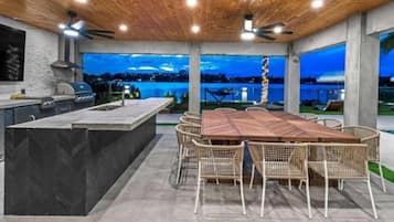 Comfort-Villa | Speisen im Freien