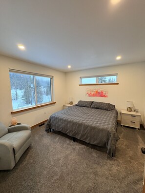 3 bedrooms, desk, WiFi, bed sheets - Evergreen Escape at Red Mountain (Rossland)