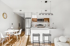 Fridge, microwave, oven, stovetop - Elegant Calgary Abode: Fitness Studio, Sauna, Billiards. (Calgary)