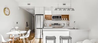 Elegant Calgary Abode: Fitness Studio, Sauna, Billiards.