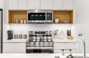 Private kitchen - Chic Downtown Living | Sauna, Gym + Pool Table Access (Calgary)