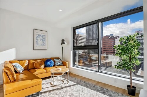 Urban Luxury Suite | Pool Table, Sauna + DT Calgary Views