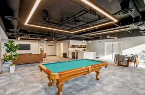 Games room - Downtown Escape | Gym Access, Sauna & Pool Table Fun (Calgary)