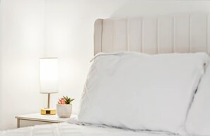 Room - Downtown Escape | Gym Access, Sauna & Pool Table Fun (Calgary)