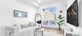 Modern Calgary Retreat, Marda Loop, 80 Min Banff