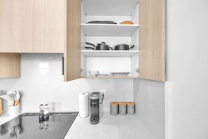 Private kitchen - Modern Calgary Retreat, Marda Loop, 80 Min Banff (Calgary)