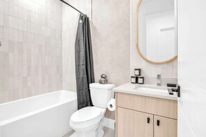 Bathroom - Modern Calgary Retreat, Marda Loop, 80 Min Banff (Calgary)