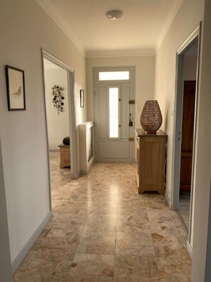 Interior - La Maison de Gari, spacious house with swimming pool and beautiful exterior (Taillades)
