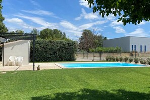 Pool - La Maison de Gari, spacious house with swimming pool and beautiful exterior (Taillades)