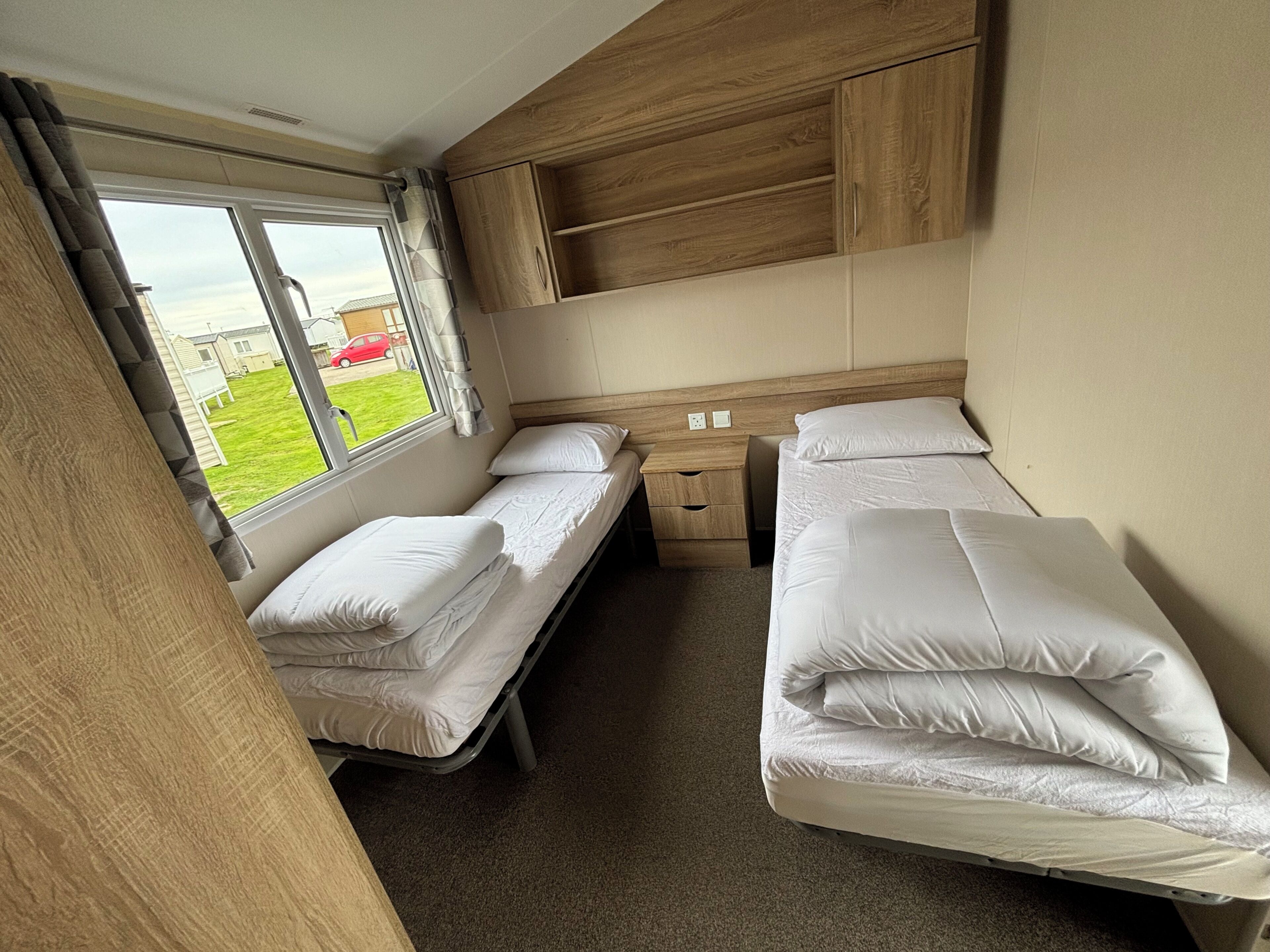 2 bedrooms, iron/ironing board, travel cot