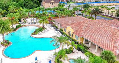 Friendly Condo With Shared Pool and Hot Tub, High-speed Wifi, and Central AC
