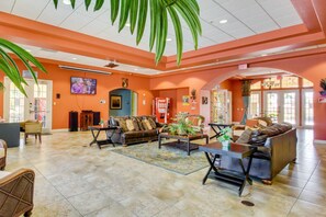 Lobby - Friendly Condo With Shared Pool and Hot Tub, High-speed Wifi, and Central AC (Kissimmee)