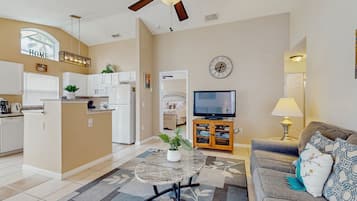 House, Multiple Beds, Pool Access, Pool View (The Fairway Retreat) | Living area