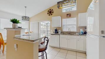 House, Multiple Beds, Pool Access, Pool View (The Fairway Retreat) | Private kitchen