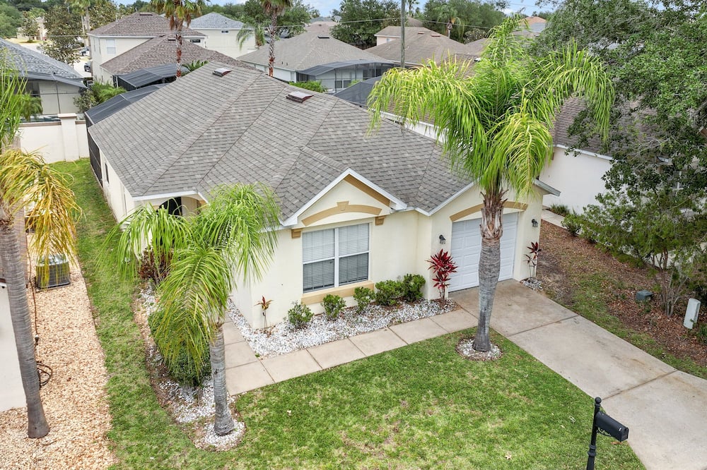 Charming Home With Private Pool and Space for the Whole Family - Auburndale, FL