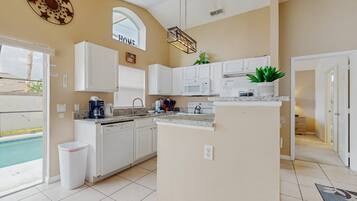 House, Multiple Beds, Pool Access, Pool View (The Fairway Retreat) | Private kitchen