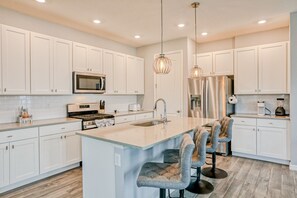 House, Multiple Beds, Pool Access, Garden View (Sweet Retreat - The Enclaves) | Private kitchen - Spacious Townhome With Heated Pool, Wifi, & Central A/C - Near Theme Parks (Davenport)