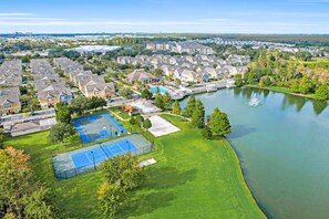 Sports court - Snowbird-friendly Condo Near Disney and Orlando With Outdoor Pool, Fast Wifi, W/D (Kissimmee)