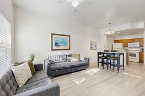 Apartment, Mehrere Betten, Poolzugang, Poolblick (Coconut Bungalow #103) | Wohnbereich