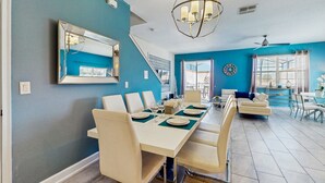 Nhà, nhiều giường, có thể sử dụng hồ bơi, quang cảnh vườn (Townhome Retreat - Champions Gate)