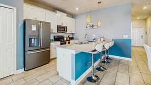 Nhà, nhiều giường, có thể sử dụng hồ bơi, quang cảnh vườn (Townhome Retreat - Champions Gate) | Bếp riêng