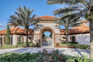 Exterior - Family-friendly Home With Private Pool, spa & Resort Lazy River/water Slide (Davenport)