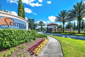 Exterior detail - Family-friendly Home With Private Pool, spa & Resort Lazy River/water Slide (Davenport)