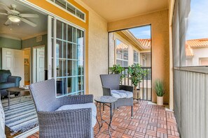 Terrace/patio - Fantastic Lake-view Condo With Pool, hot Tub, Balcony, AC & Kitchen -near Disney (Davenport)