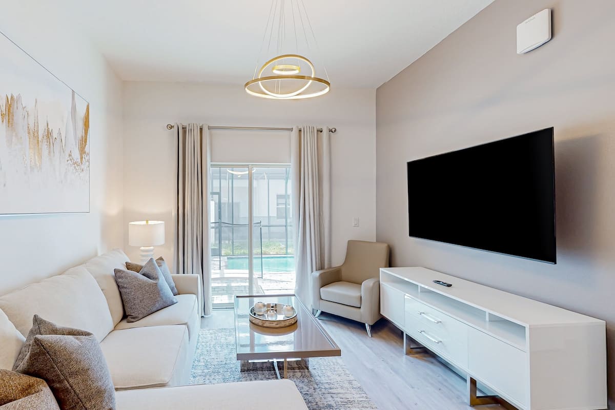 House, Multiple Beds, Pool Access, Pool View (Golfer's Retreat at Azur Resort) | Living area