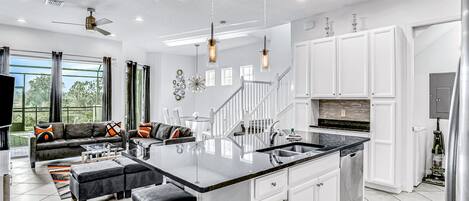 單棟房屋, 多張床, 可使用泳池, 泳池景 (World's Dream - The Enclaves Festival) | 內部