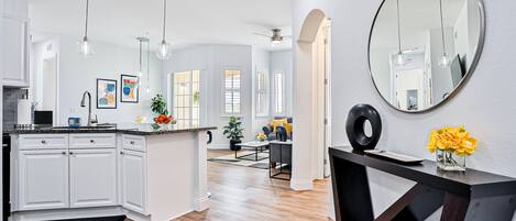 Appart'hĂŽtel, plusieurs lits, accĂšs piscine (Sunshine & Fun Times) | Hall