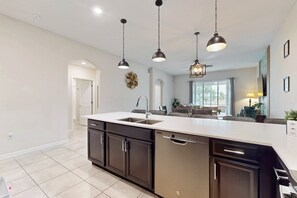 公寓式客房, 多张床, 使用泳池, 泳池景观 (SunDrop Sanctuary) | 住宿内部