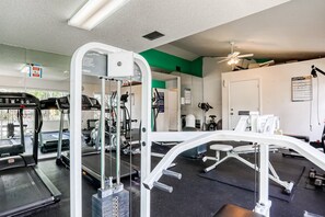 Fitness facility - Blue Crush House in Kissimmee With Pool, hot Tub, and Tennis Access (Kissimmee)