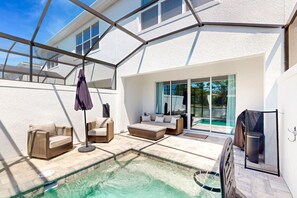 Outdoor pool - Beautiful Home With Private Pool and Space for the Whole Family (Clermont)