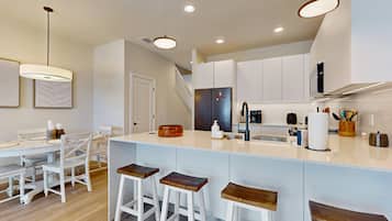 House, Multiple Beds, Pool Access, Garden View (Serenity Stay) | Private kitchen