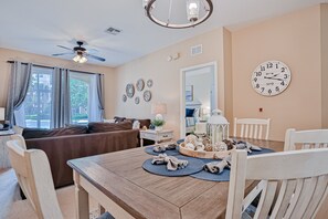 Condo, Multiple Beds, Pool Access, Garden View (Yellow Starfish - Windsor Hills) - Friendly Condo With Pool and hot tub Access, Wifi, Central AC, and Private W/D (Kissimmee)