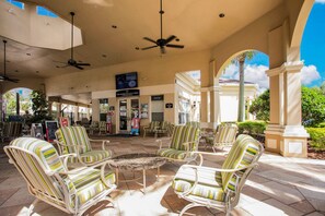 Terrace/patio - Friendly Condo With Pool and hot tub Access, Wifi, Central AC, and Private W/D (Kissimmee)
