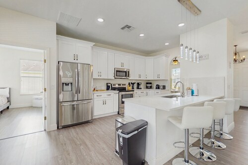 Water View Retreat With Lanai, Heated Pool, Pool Spa, Game Room, & AC