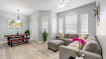 Condo, Multiple Beds, Pool Access, Pool View (Sunny Davenport) | Living area