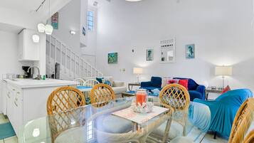 House, Multiple Beds, Hot Tub, Pool View (Tranquility) | Living area