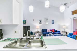 Casa, varias camas, bañera de hidromasaje, vistas a la piscina (Tranquility) | Interior