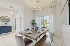 House, Multiple Beds, Pool Access (The Play and Stay House) - Beautiful Home With Private Pool, Game Room and Basketball Court (Kissimmee)