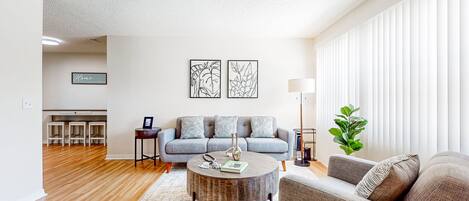 House, Multiple Beds, Pool Access, Pool View (Poolside Postcards) | Living area