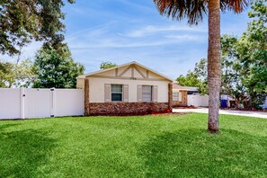 Exterior - Single-story House With Private Pool, Alfresco Dining, & Lanai - Dog-friendly (Kissimmee)