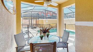 House, Multiple Beds, Pool Access, Pool View (Palm Paradise) | Dining