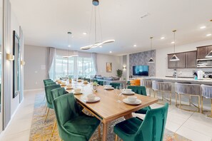 Casa, varias camas, acceso a la alberca, vista a la alberca (Magical Retreat - Windsor Island) | 10 habitaciones, decoración personalizada y muebles diferentes 