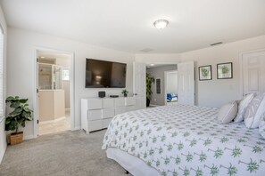 Casa, varias camas, acceso a la alberca, vista a la alberca (Sunset Villa - BellaVida Resort) | 4 habitaciones, decoración personalizada y muebles diferentes 