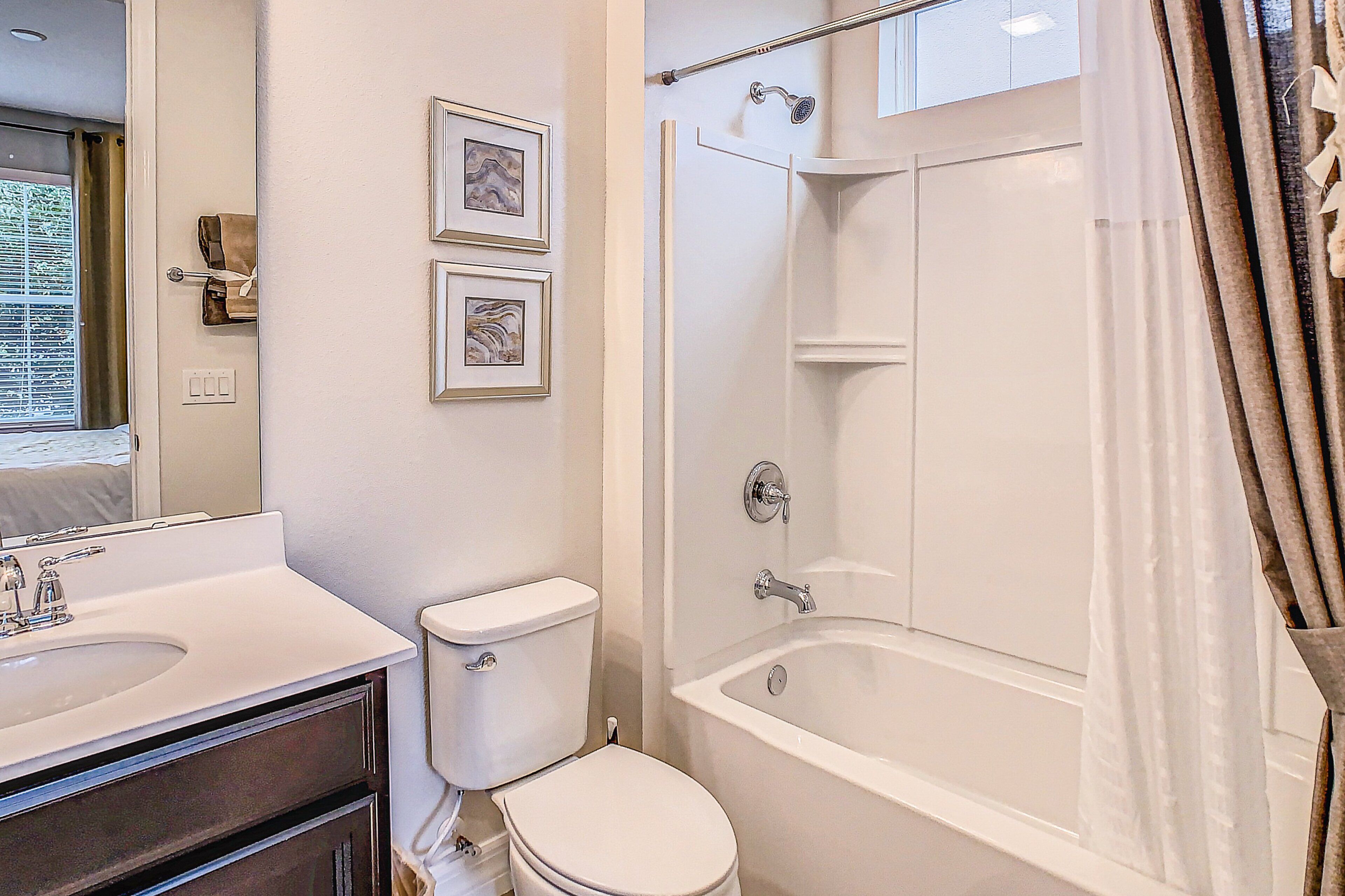 A bathroom with a toilet, sink, and bathtub.